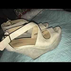 Nude wedges